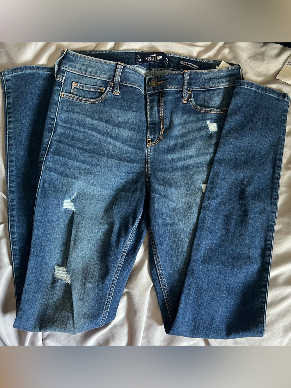 NWT Hollister Skinny Distressed Jeans - Medium/Dark Blue Wash